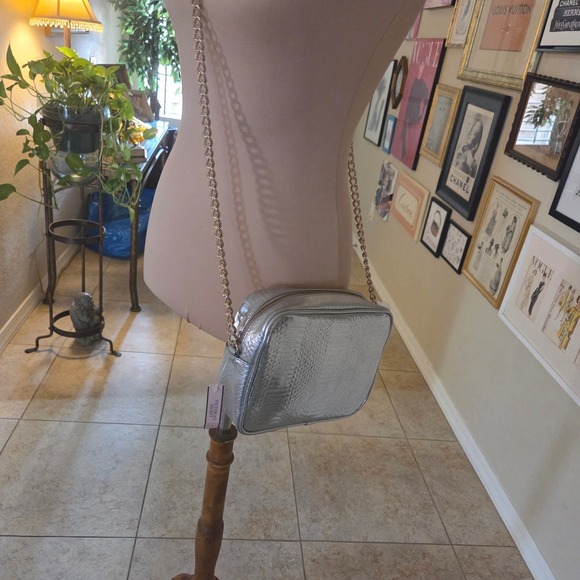 Victorias Secret Metallic Silver Snakeskin Embossed Crossbody Bag Gold Chain NWT - Picture 5 of 6